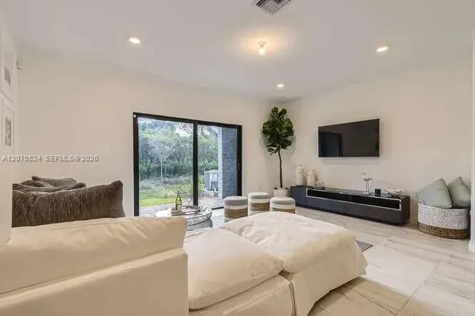 142 SE 5th Ct Deerfield Beach, FL 33441