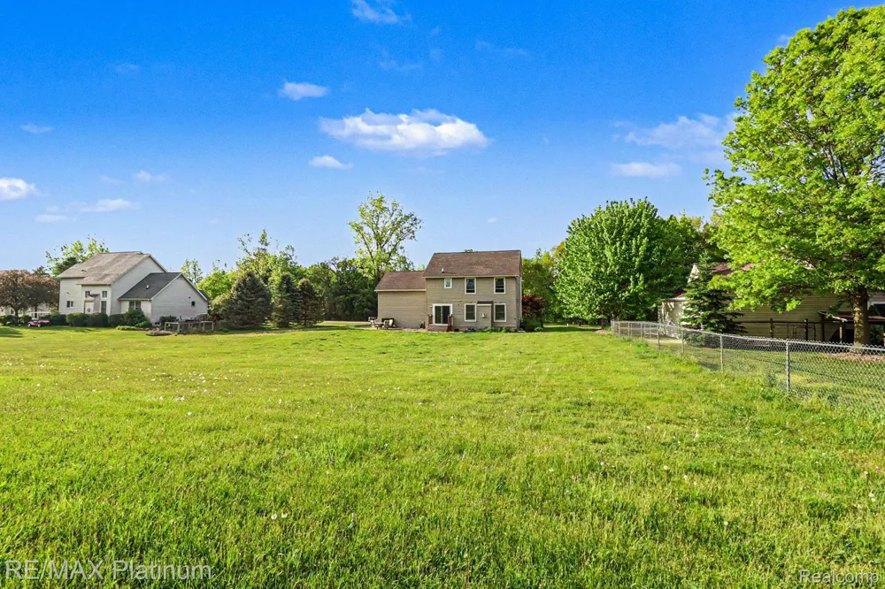 9731 Fountain Lane Handy Township, MI 48836