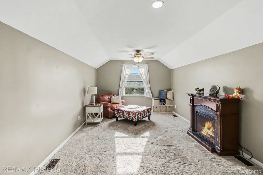 9731 Fountain Lane Handy Township, MI 48836