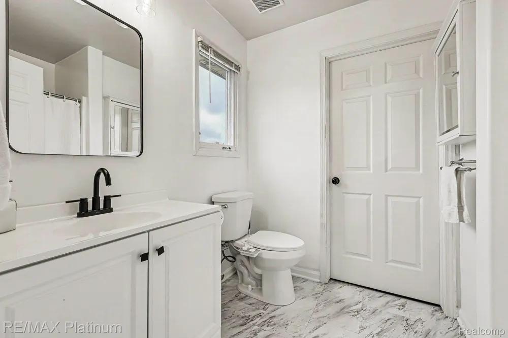9731 Fountain Lane Handy Township, MI 48836