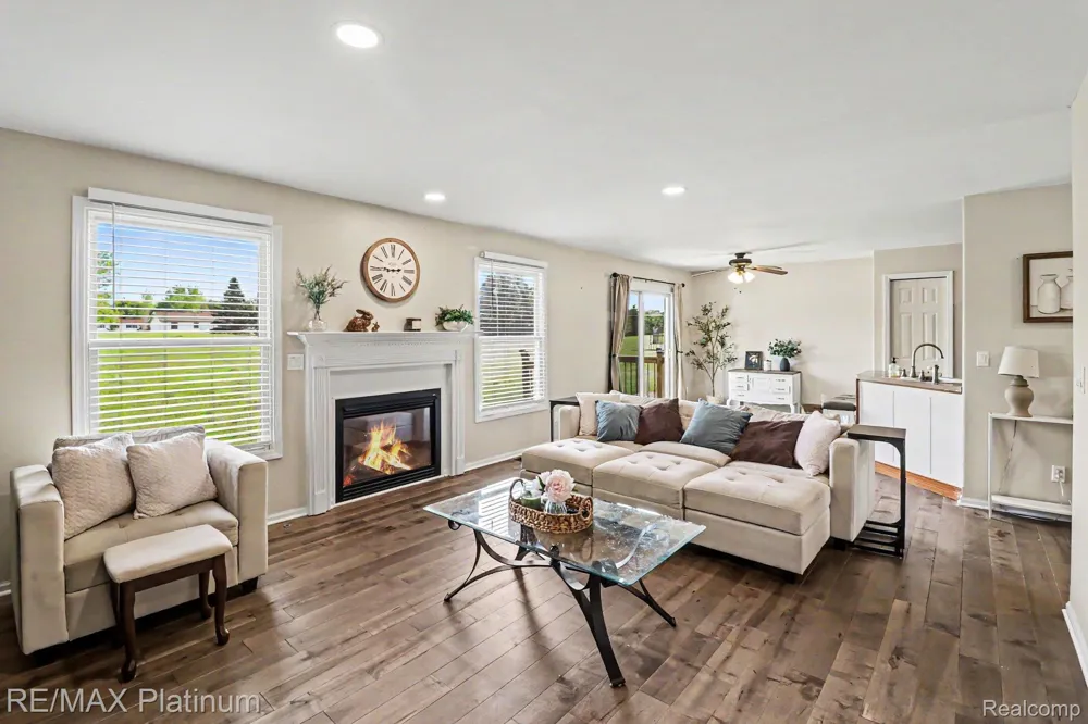 9731 Fountain Lane Handy Township, MI 48836