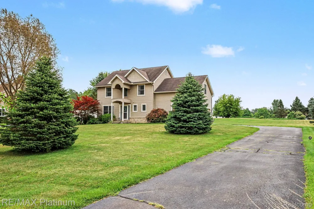9731 Fountain Lane Handy Township, MI 48836