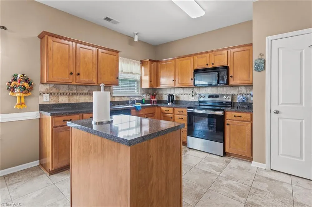 825 Hedgepath Terrace High Point, NC 27265