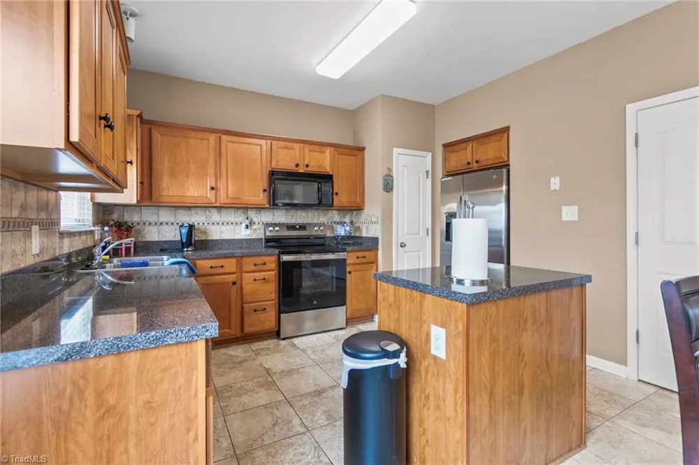 825 Hedgepath Terrace High Point, NC 27265