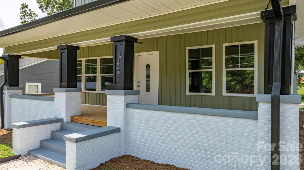 242 8th Avenue Drive SW Hickory, NC 28602