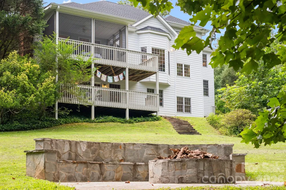 210 Clear Vista Circle Asheville, NC 28805