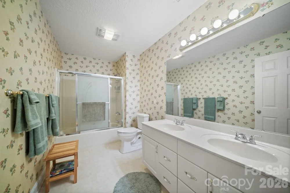 210 Clear Vista Circle Asheville, NC 28805