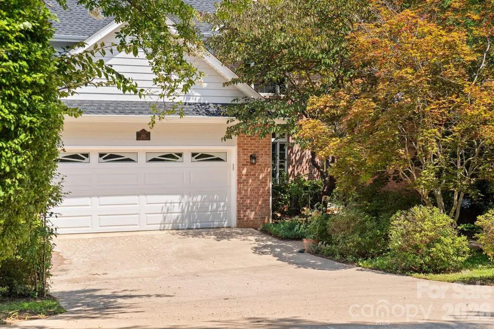210 Clear Vista Circle Asheville, NC 28805