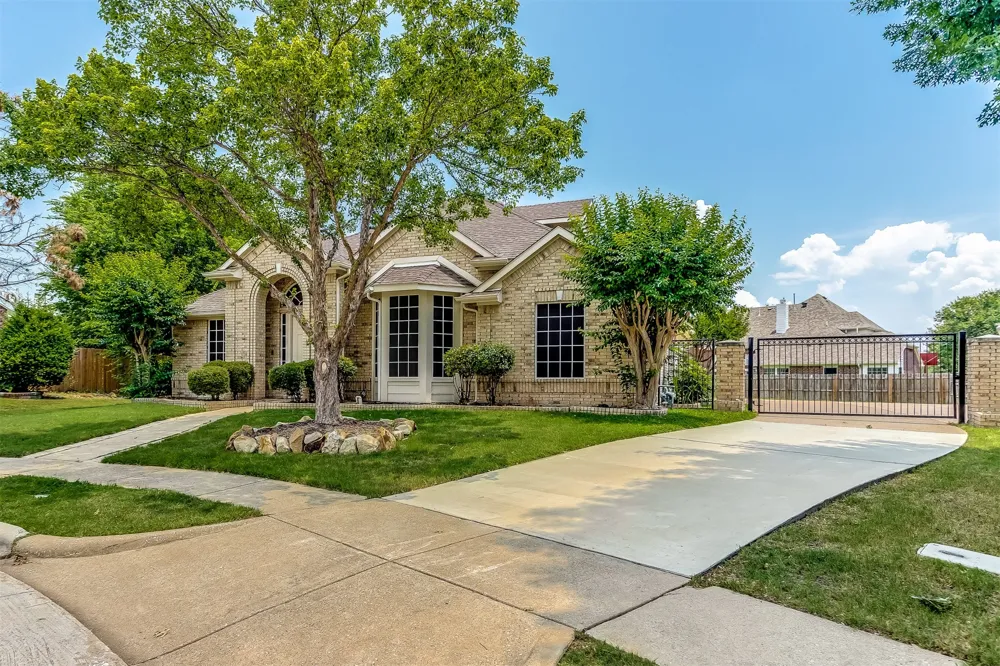 204 Forest Lane Murphy, TX 75094