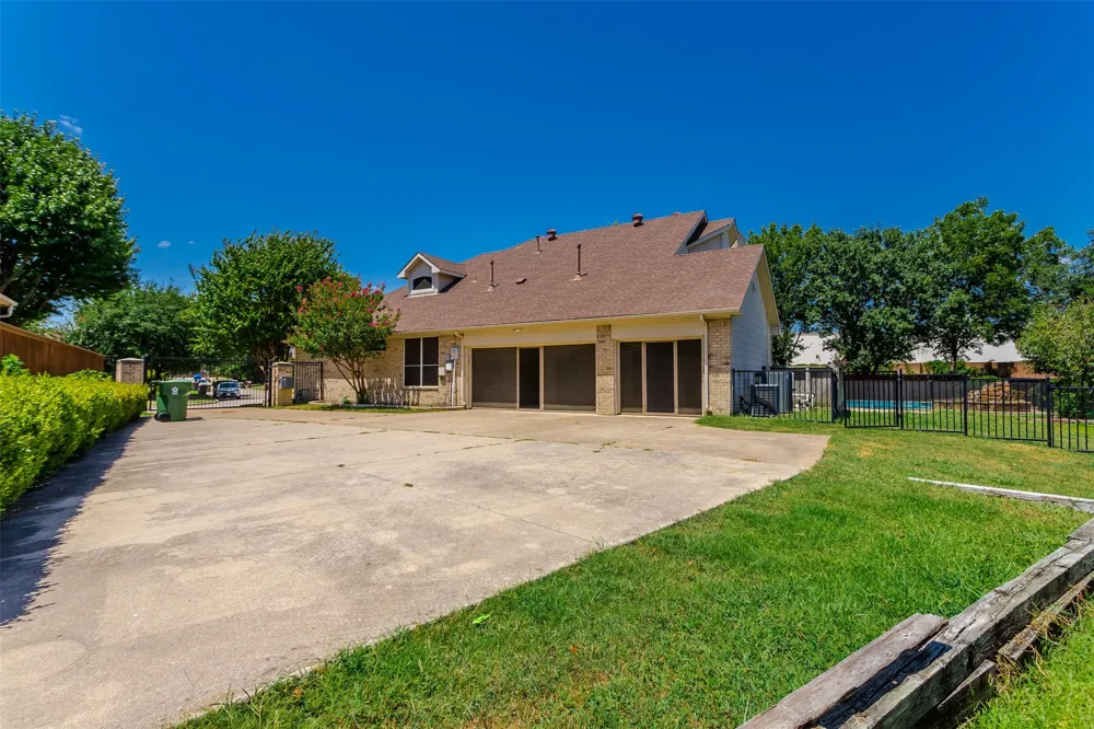 204 Forest Lane Murphy, TX 75094