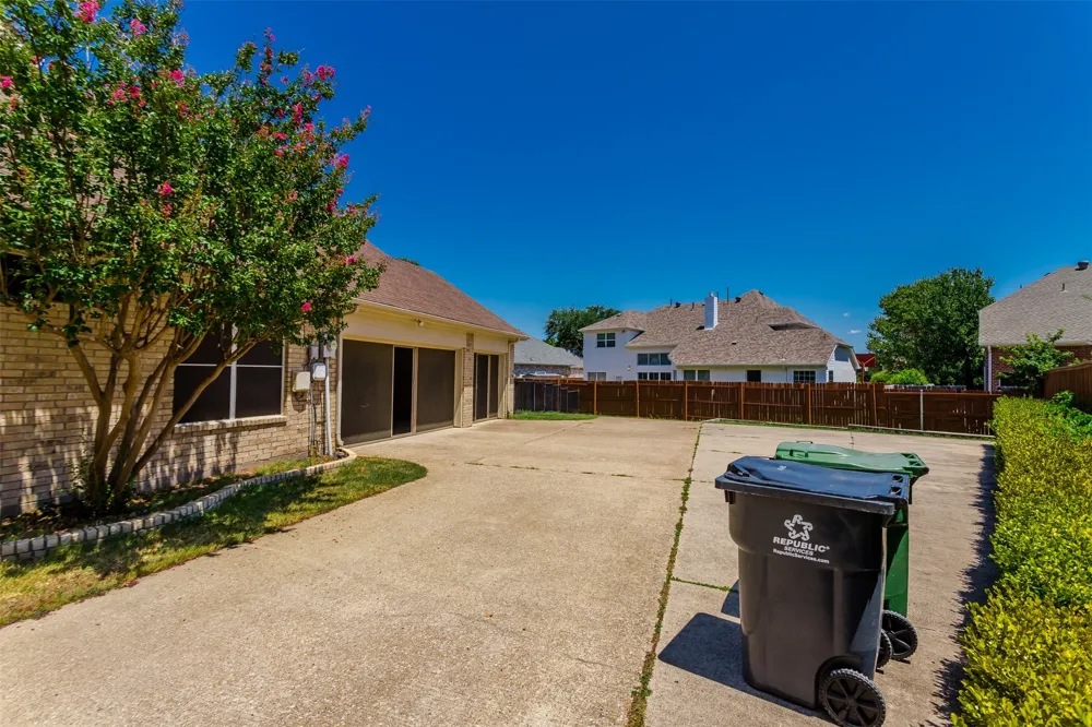204 Forest Lane Murphy, TX 75094