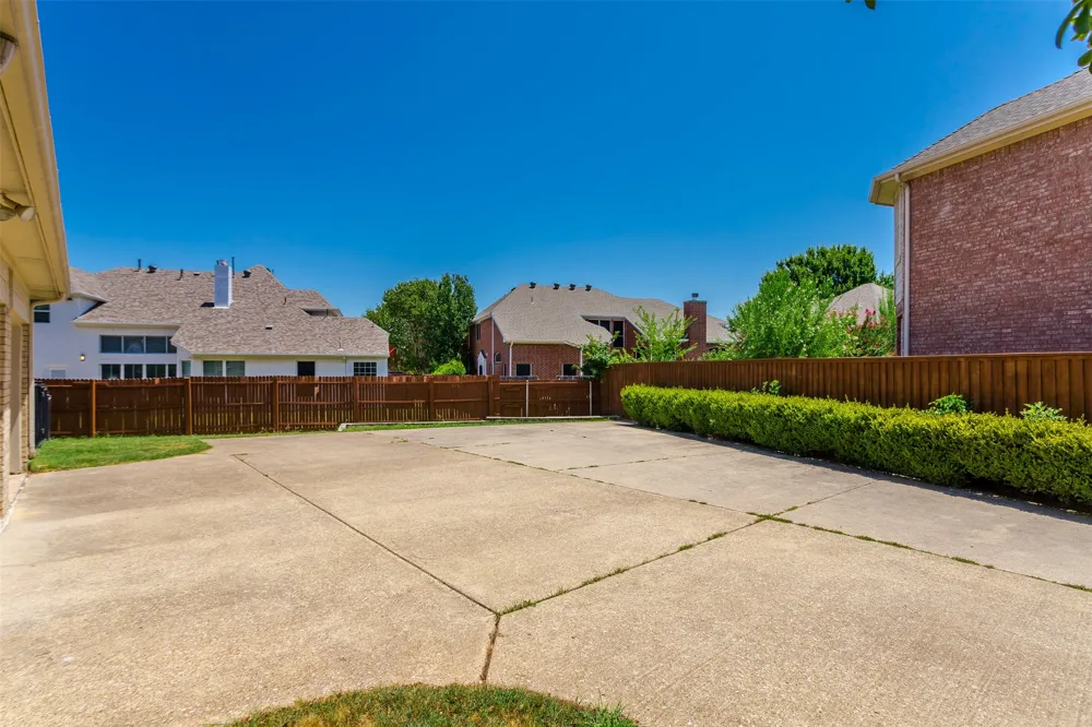 204 Forest Lane Murphy, TX 75094