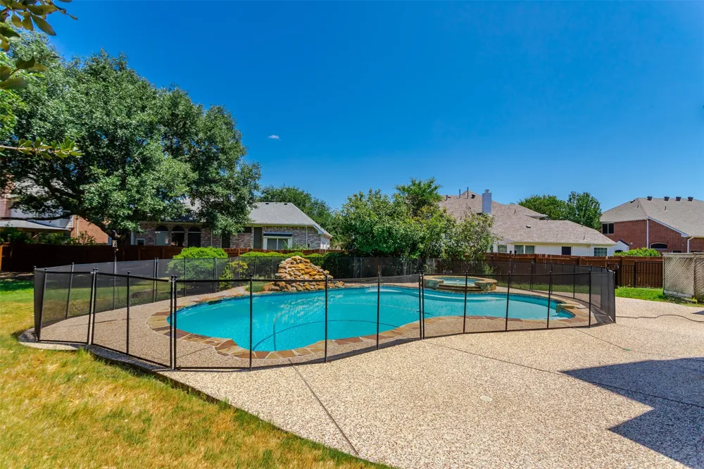 204 Forest Lane Murphy, TX 75094
