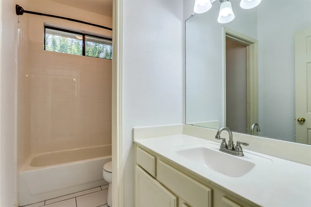 204 Forest Lane Murphy, TX 75094