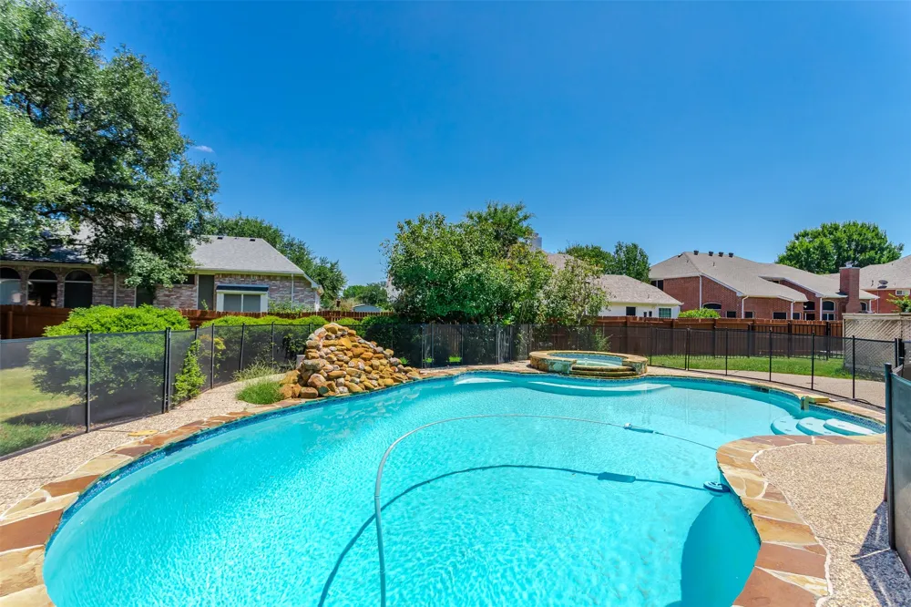 204 Forest Lane Murphy, TX 75094