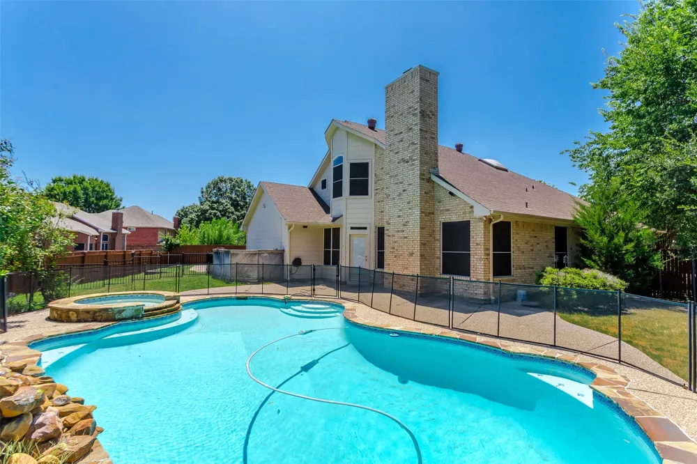 204 Forest Lane Murphy, TX 75094