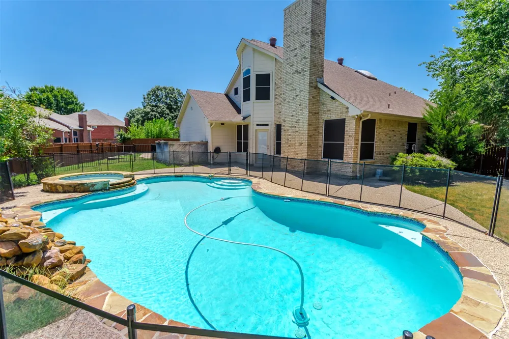 204 Forest Lane Murphy, TX 75094