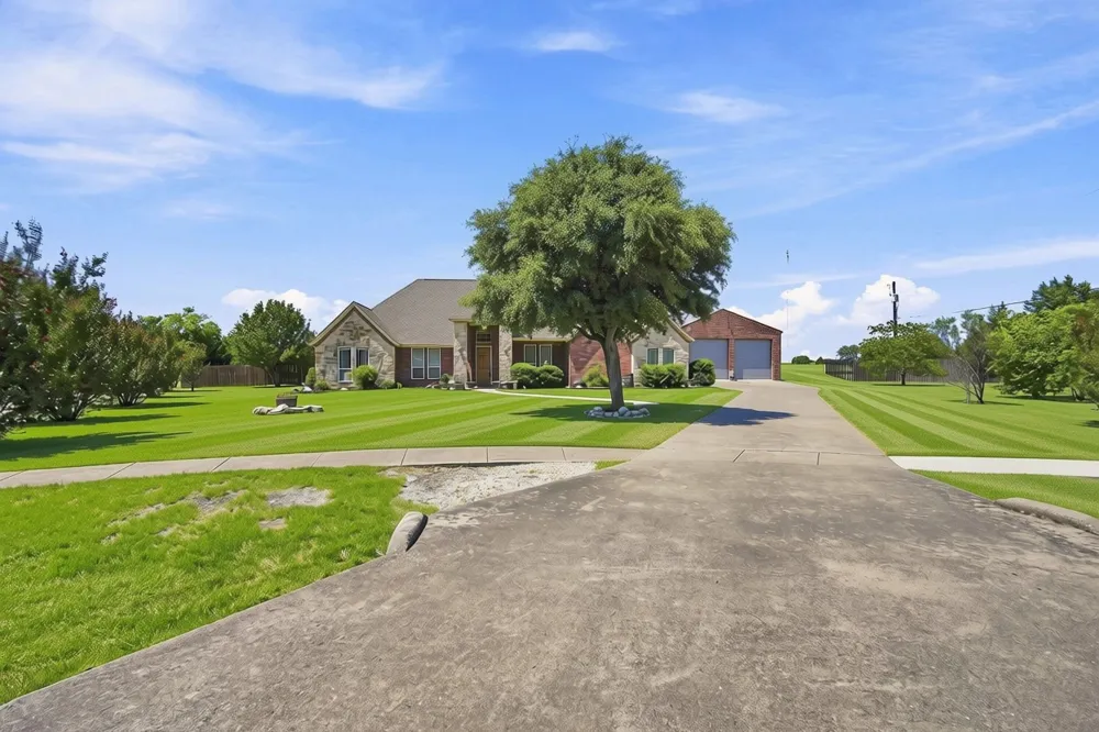 429 Rugged Drive Red Oak, TX 75154