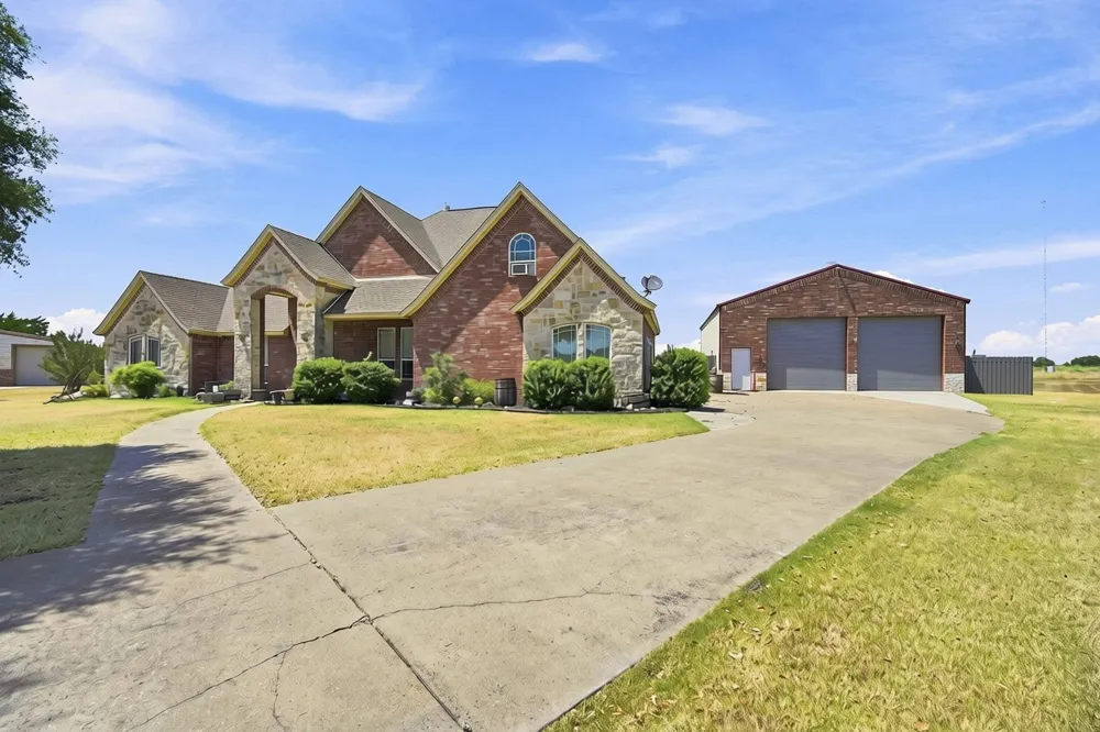 429 Rugged Drive Red Oak, TX 75154