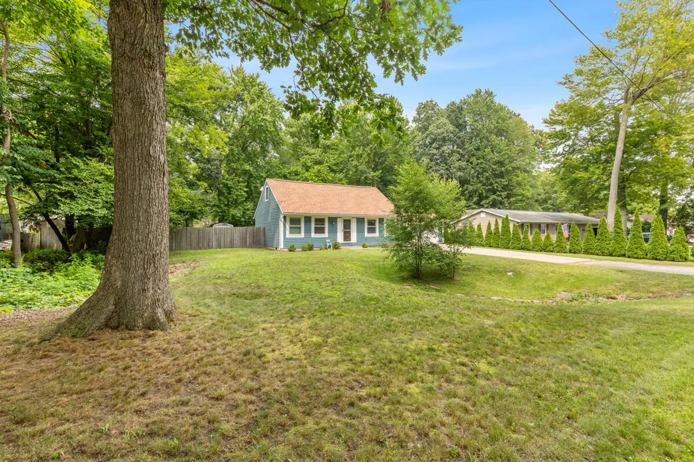 140 W Oak Street Fruitport, MI 49415