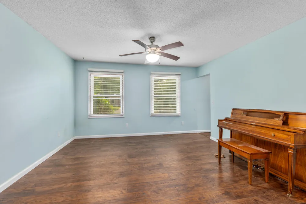 140 W Oak Street Fruitport, MI 49415
