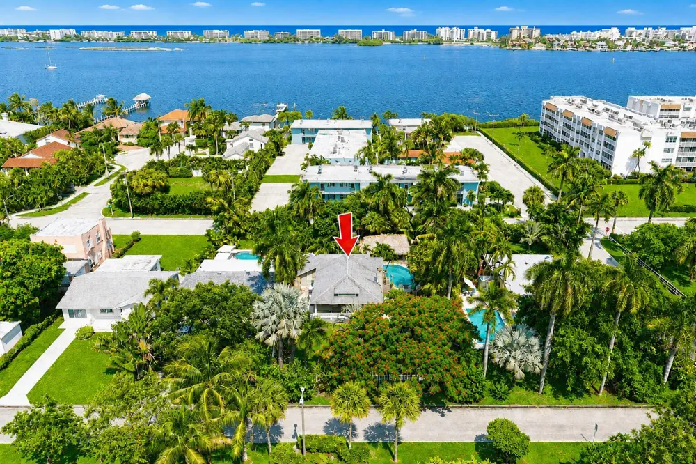 1424 S PALMWAY 