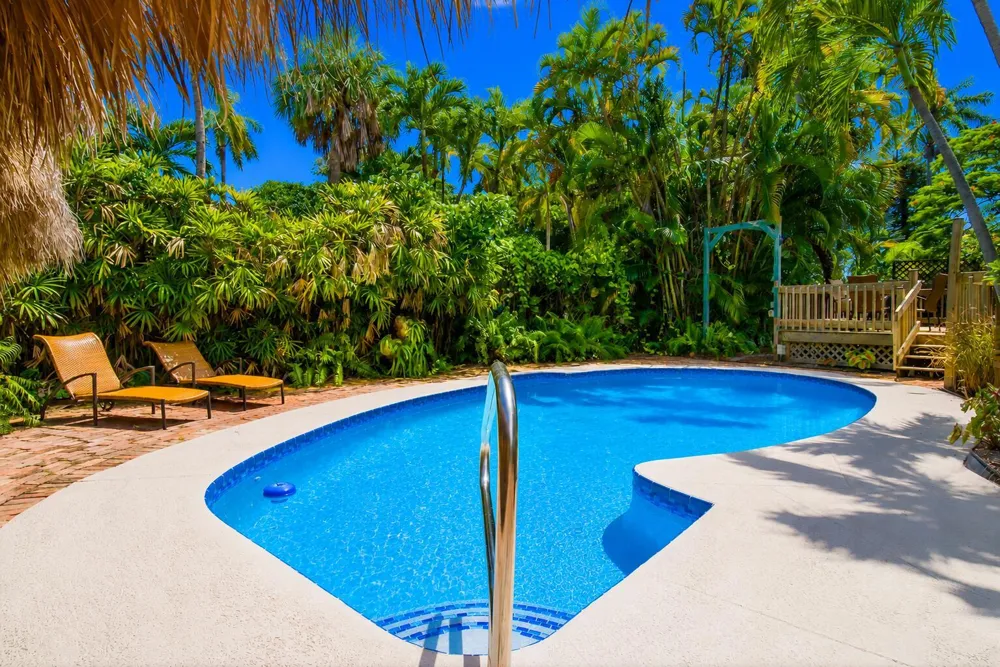 1424 S PALMWAY 