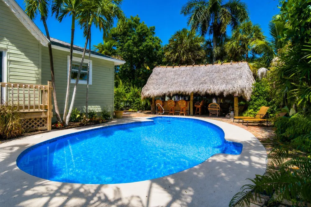 1424 S PALMWAY 