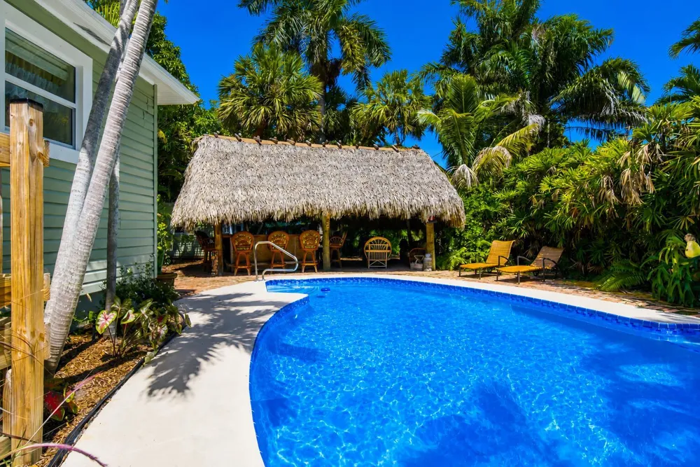 1424 S PALMWAY 