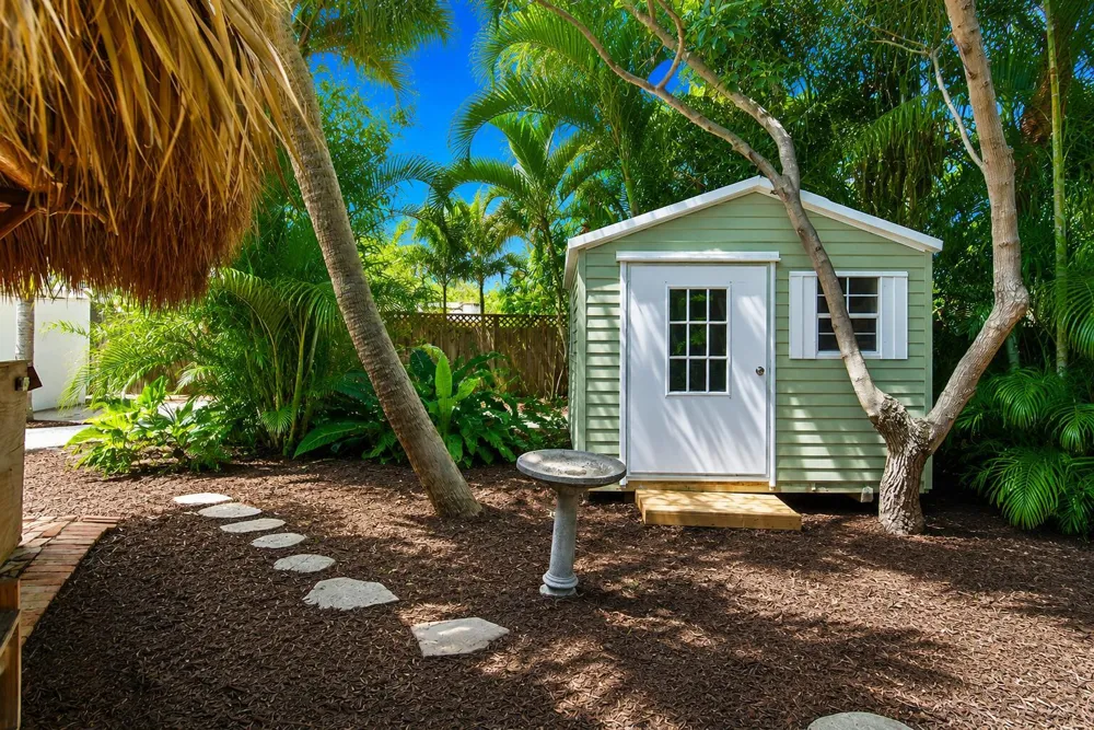 1424 S PALMWAY 