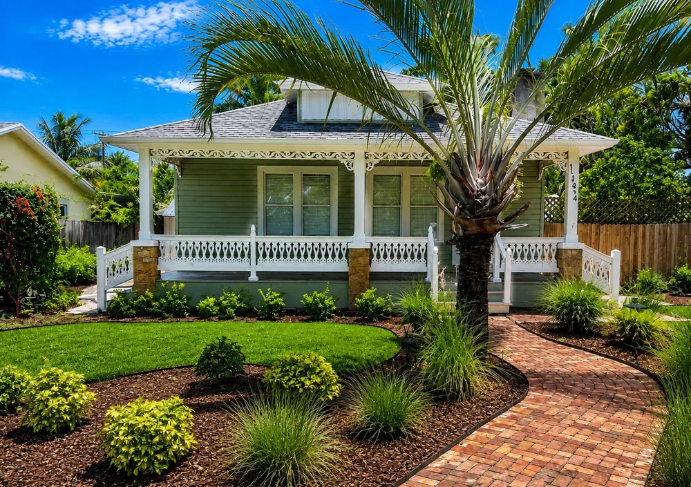 1424 S PALMWAY 