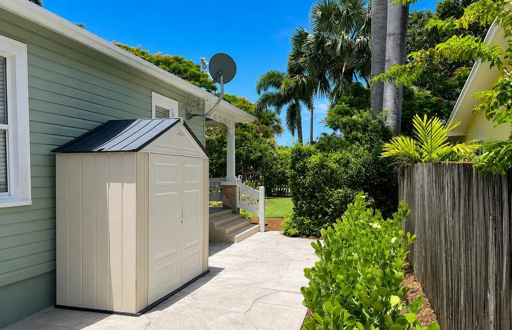 1424 S PALMWAY 