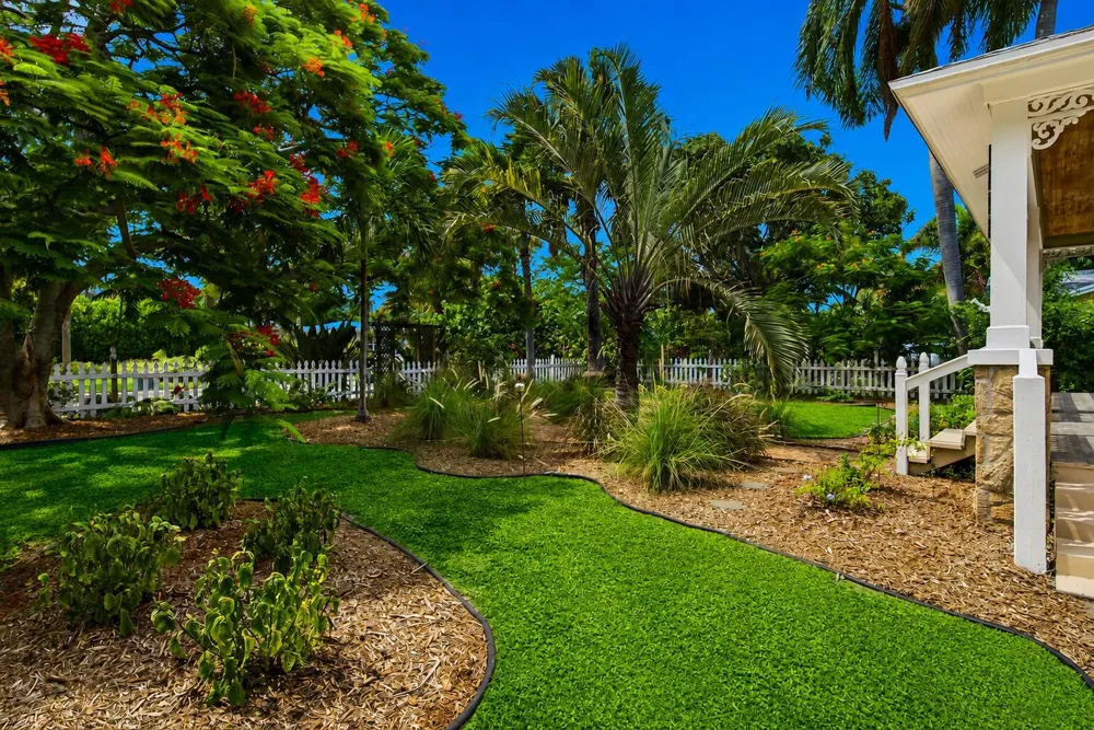 1424 S PALMWAY 
