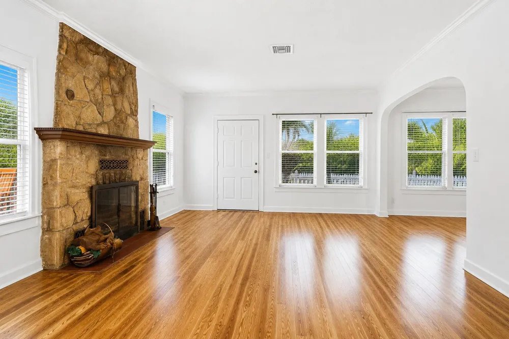 1424 S PALMWAY 