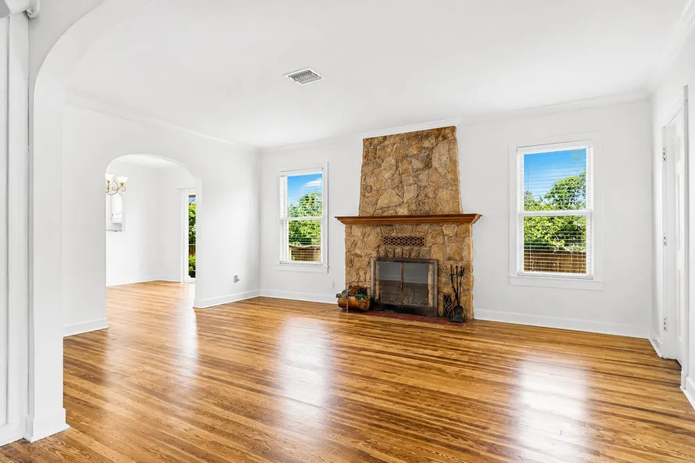 1424 S PALMWAY 