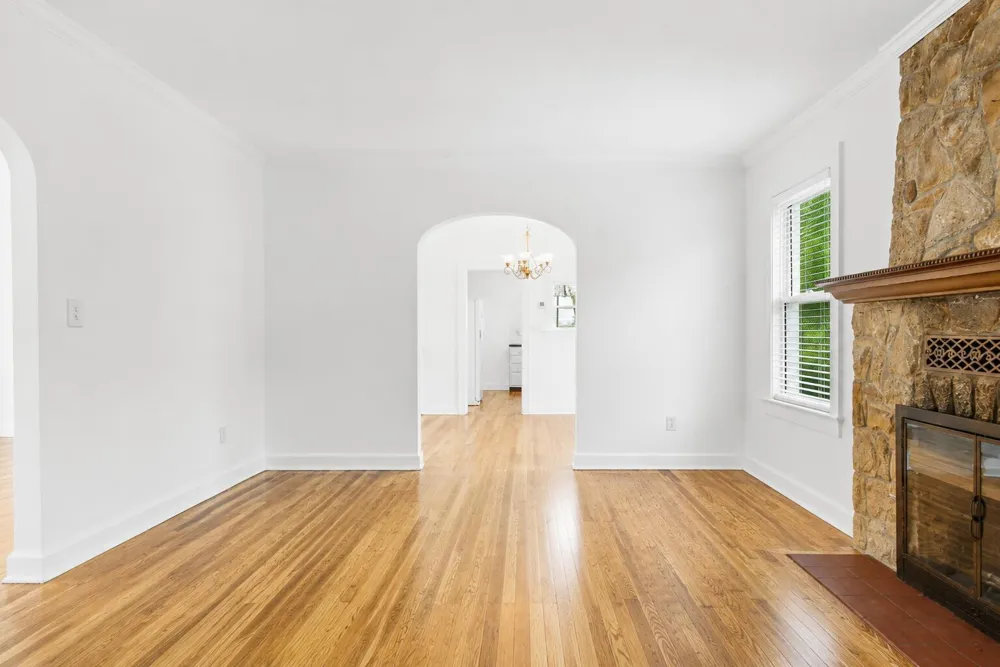 1424 S PALMWAY 