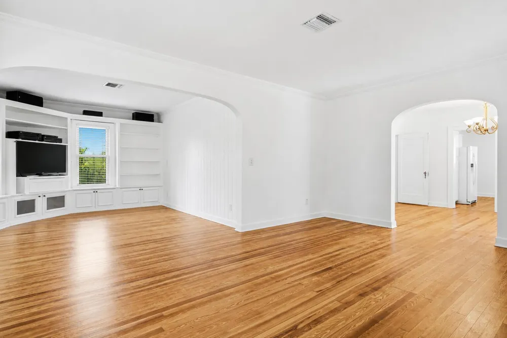 1424 S PALMWAY 