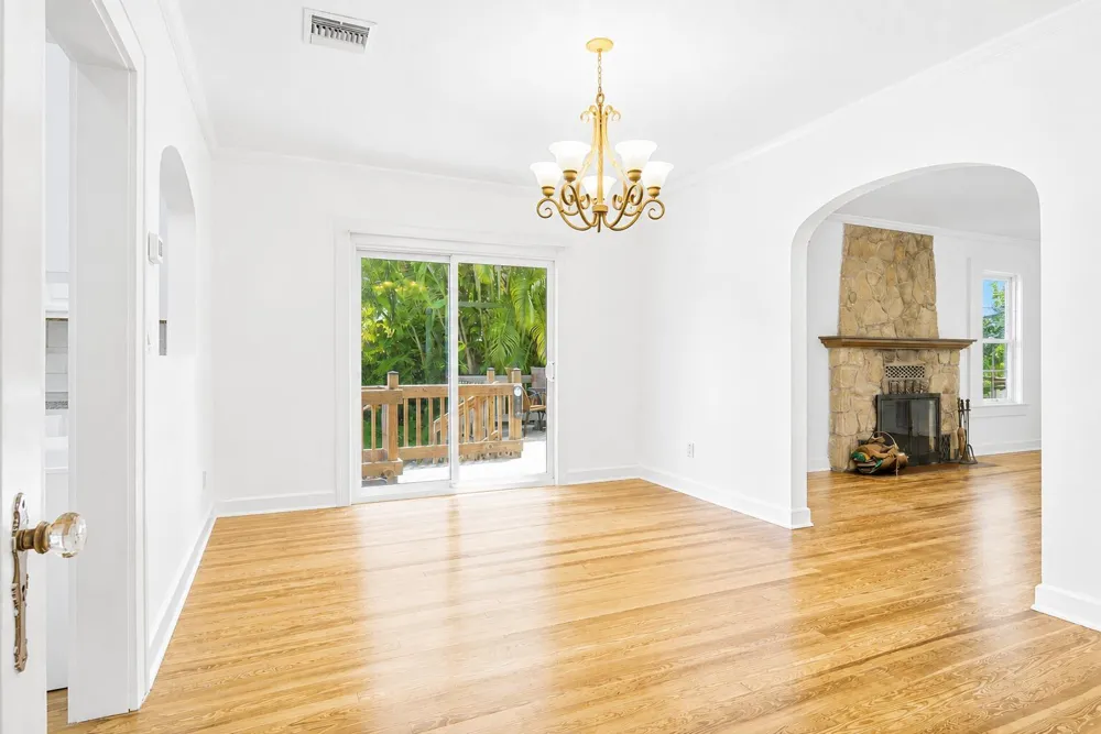 1424 S PALMWAY 