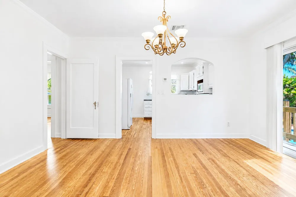 1424 S PALMWAY 