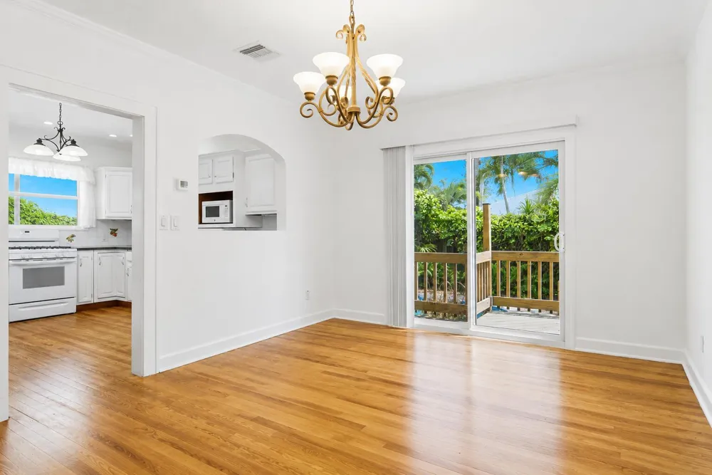 1424 S PALMWAY 