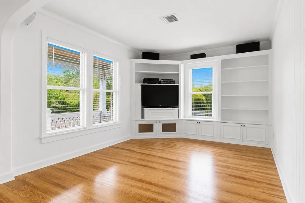1424 S PALMWAY 