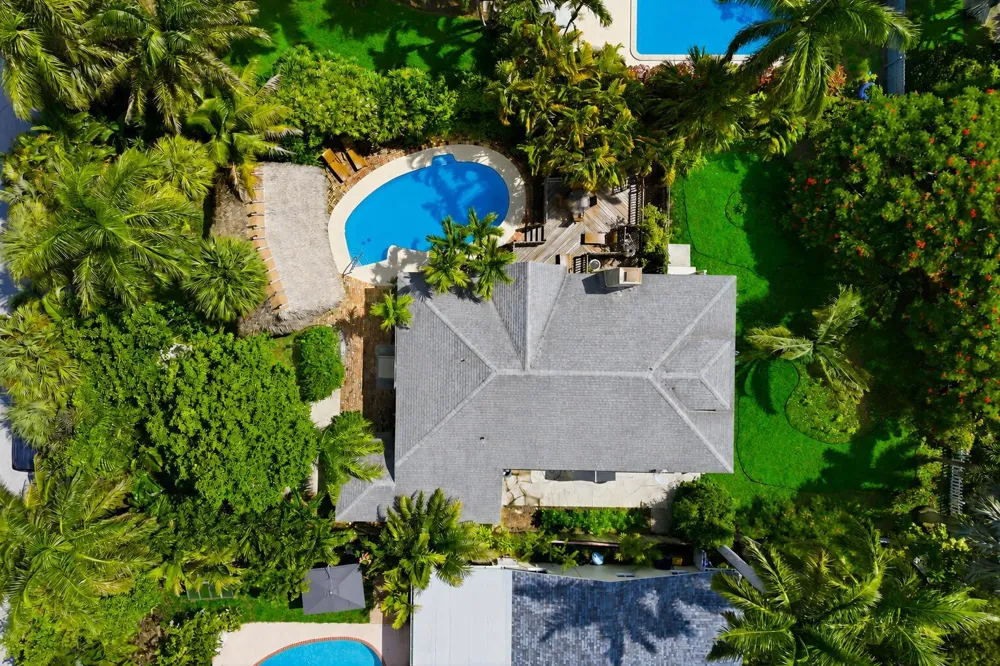 1424 S PALMWAY 