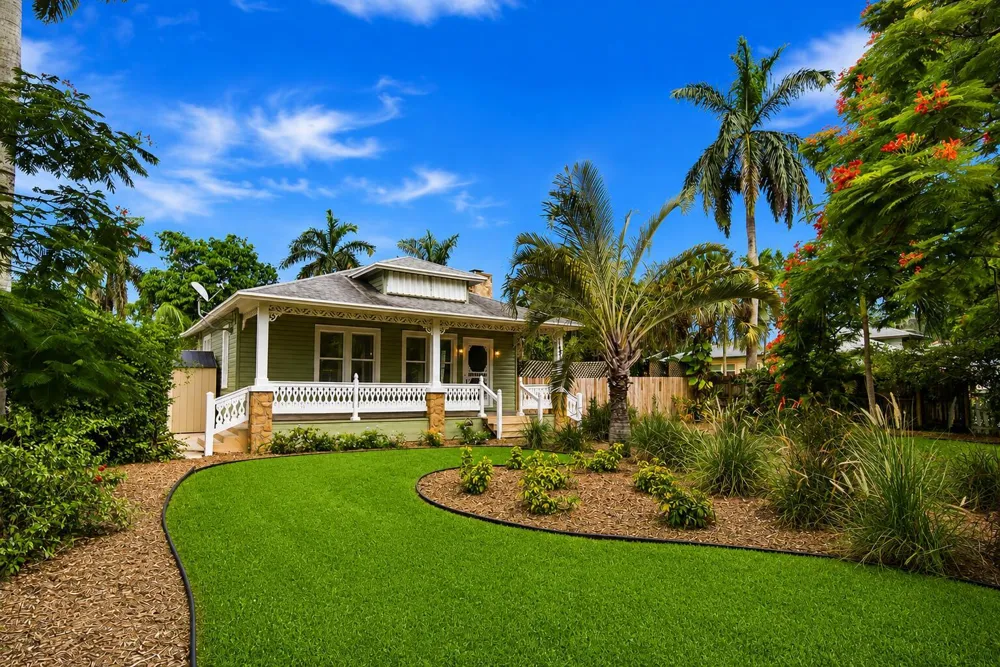 1424 S PALMWAY 