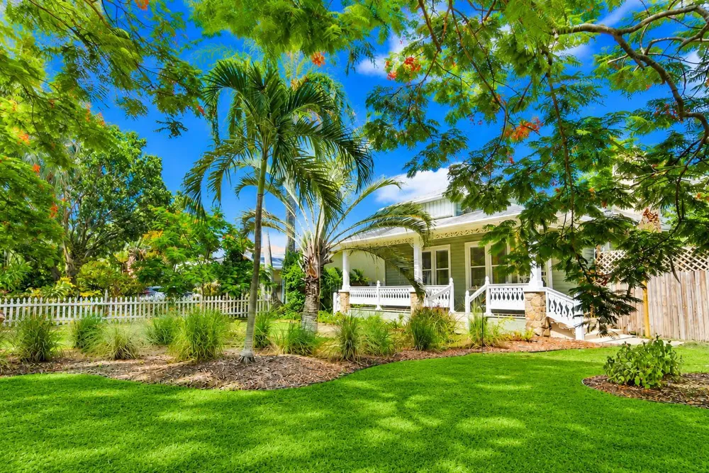 1424 S PALMWAY 