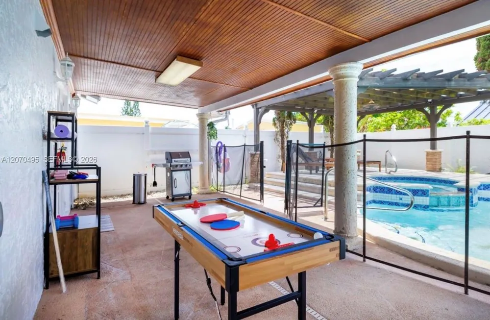 12440 SW 207th Ter Miami, FL 33177