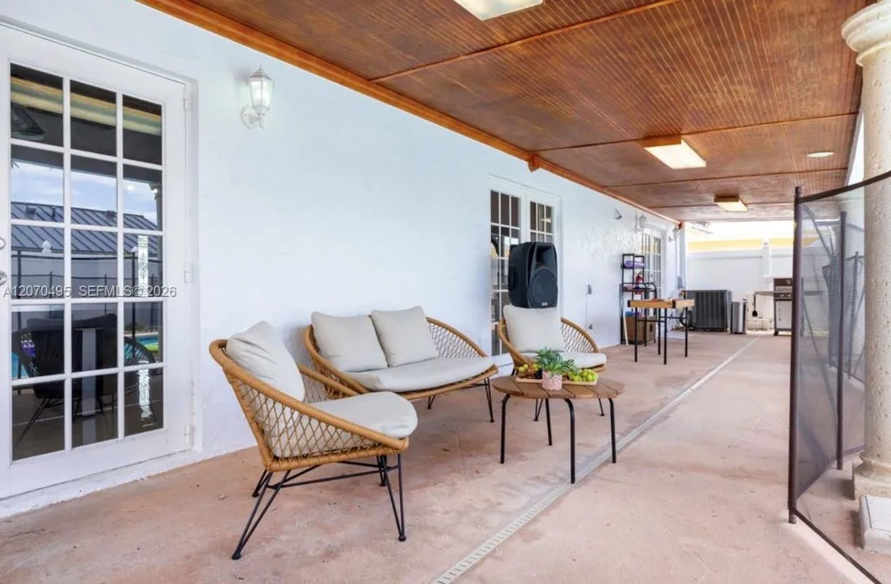 12440 SW 207th Ter Miami, FL 33177