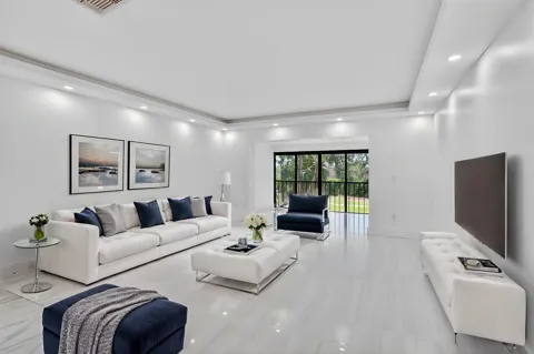 9272 Vista Del Lago #28F