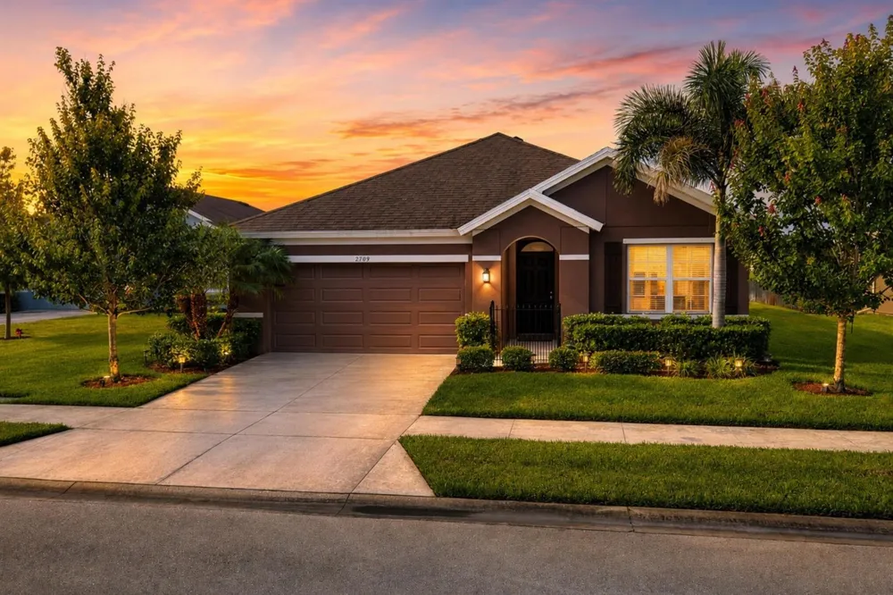2709 Granville Manor SW Vero Beach, FL 32968