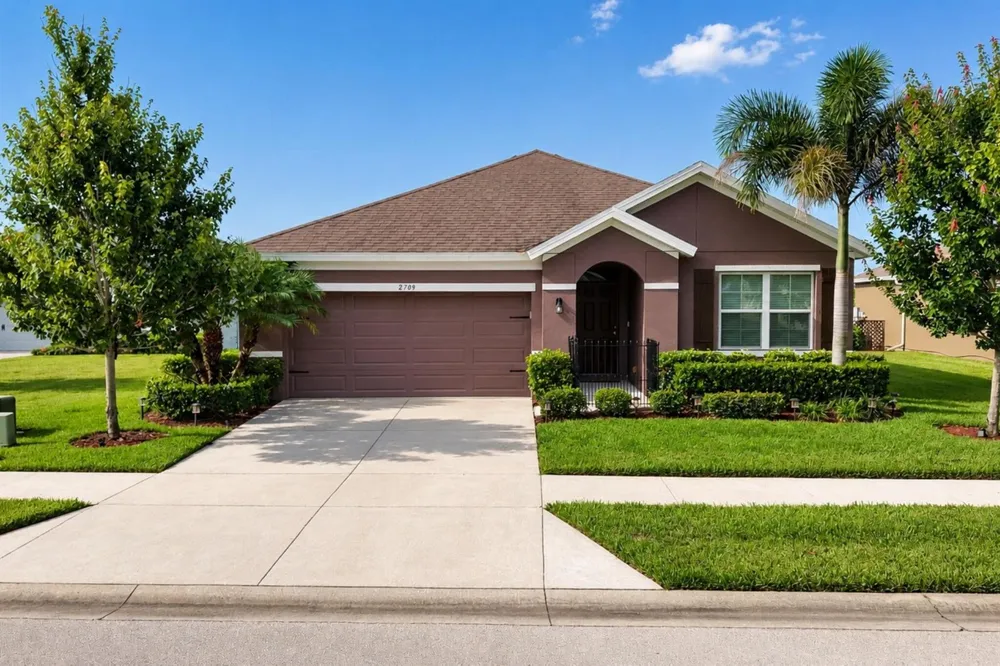 2709 Granville Manor SW Vero Beach, FL 32968