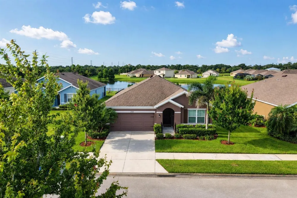 2709 Granville Manor SW Vero Beach, FL 32968